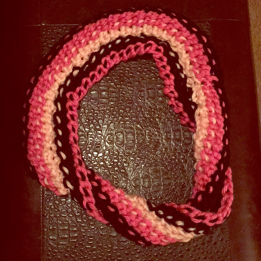 SOLD - Pink & Black Infinity Scarf 💕